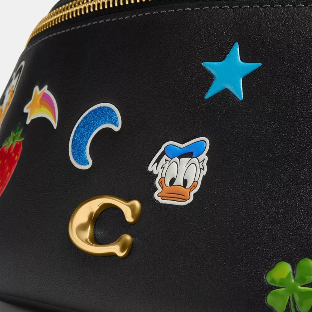 Borsetă de centură Disney X Coach Charter 7 cu imprimeu cu autocolante