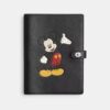 Caiet Disney X Coach din piele regenerativă cu Mickey Mouse