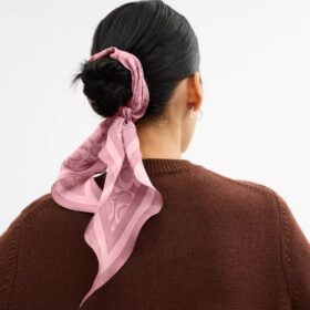 Eșarfă din mătase cu model în formă de romb