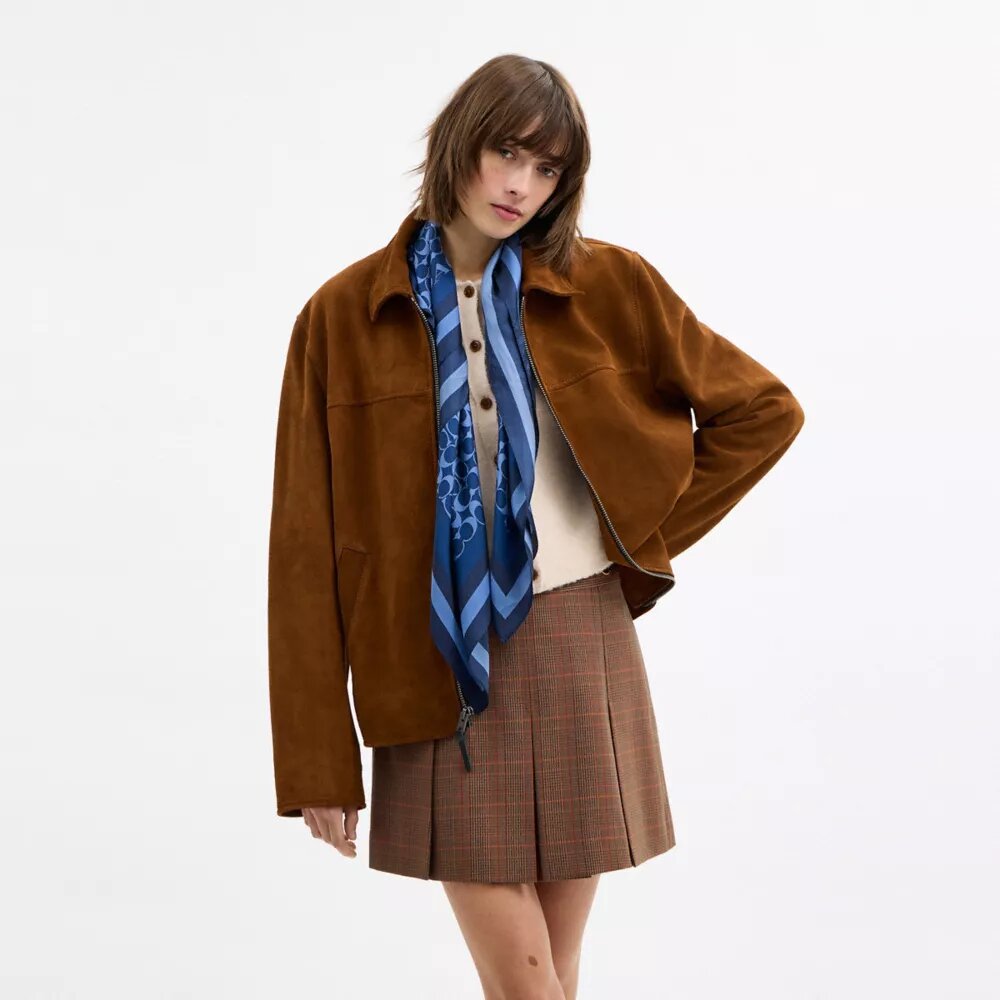 Eșarfă pătrată din mătase cu design caracteristic