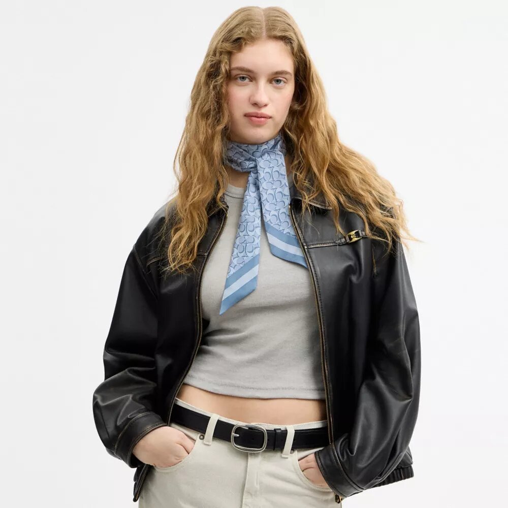 Eșarfă subțire din mătase, model semnătură