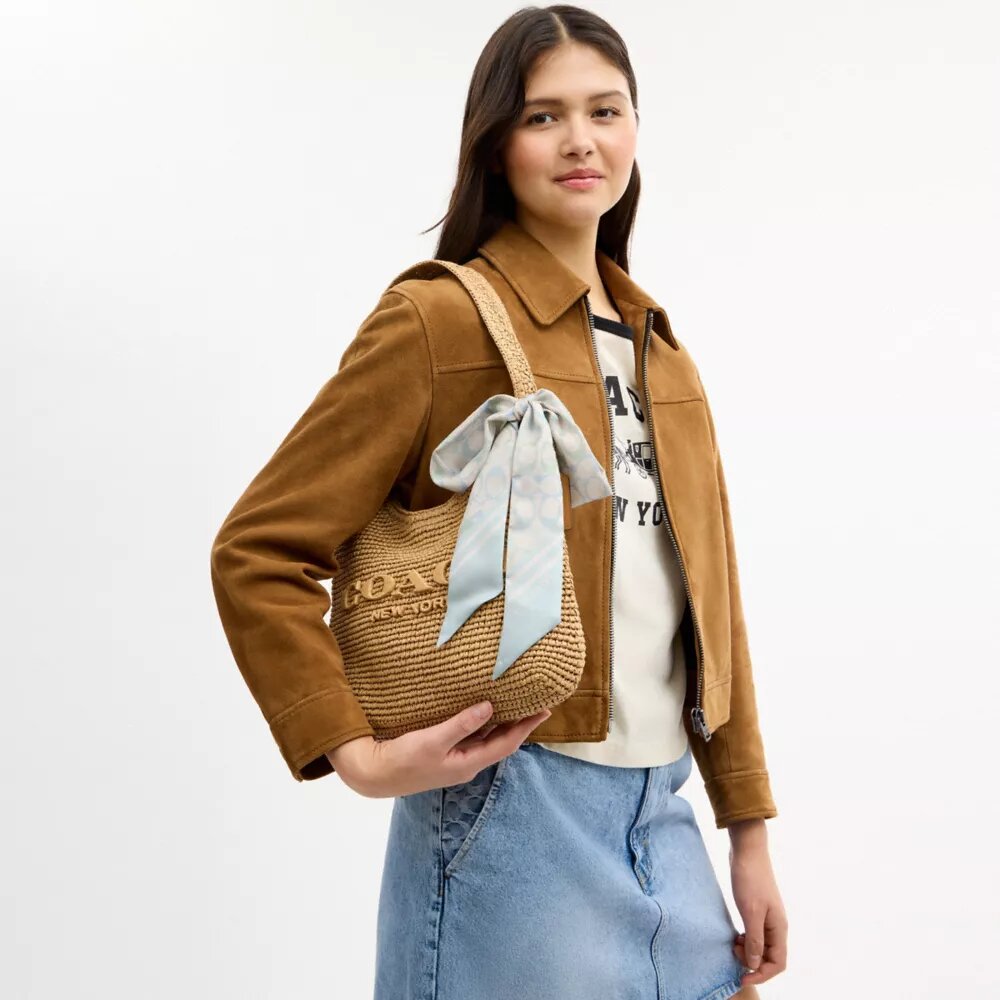 Eșarfă subțire din mătase, model semnătură