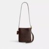 Geantă Bleecker Bucket 21 din Signature Canvas