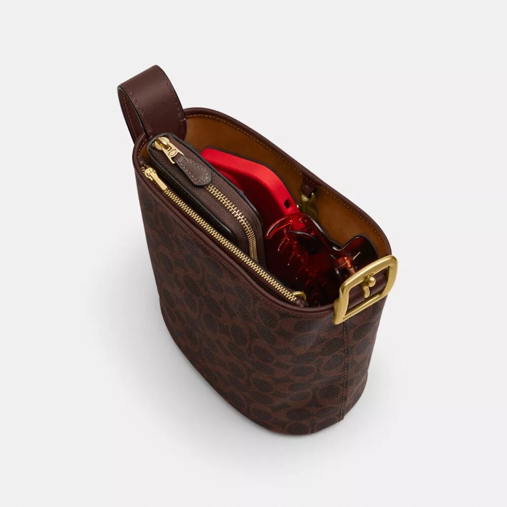 Geantă Bleecker Bucket 21 din Signature Canvas
