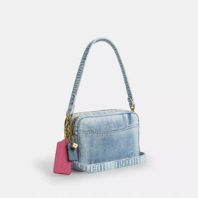 Geantă Carey purtată pe umăr din denim „Loved” cu pandantive