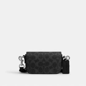 Geantă crossbody cu clapă și curea transversală din Signature Canvas