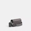 Geantă crossbody cu clapă și curea transversală din Signature Canvas