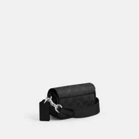 Geantă crossbody cu clapă și curea transversală din Signature Canvas