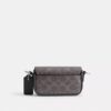 Geantă crossbody cu clapă și curea transversală din Signature Canvas
