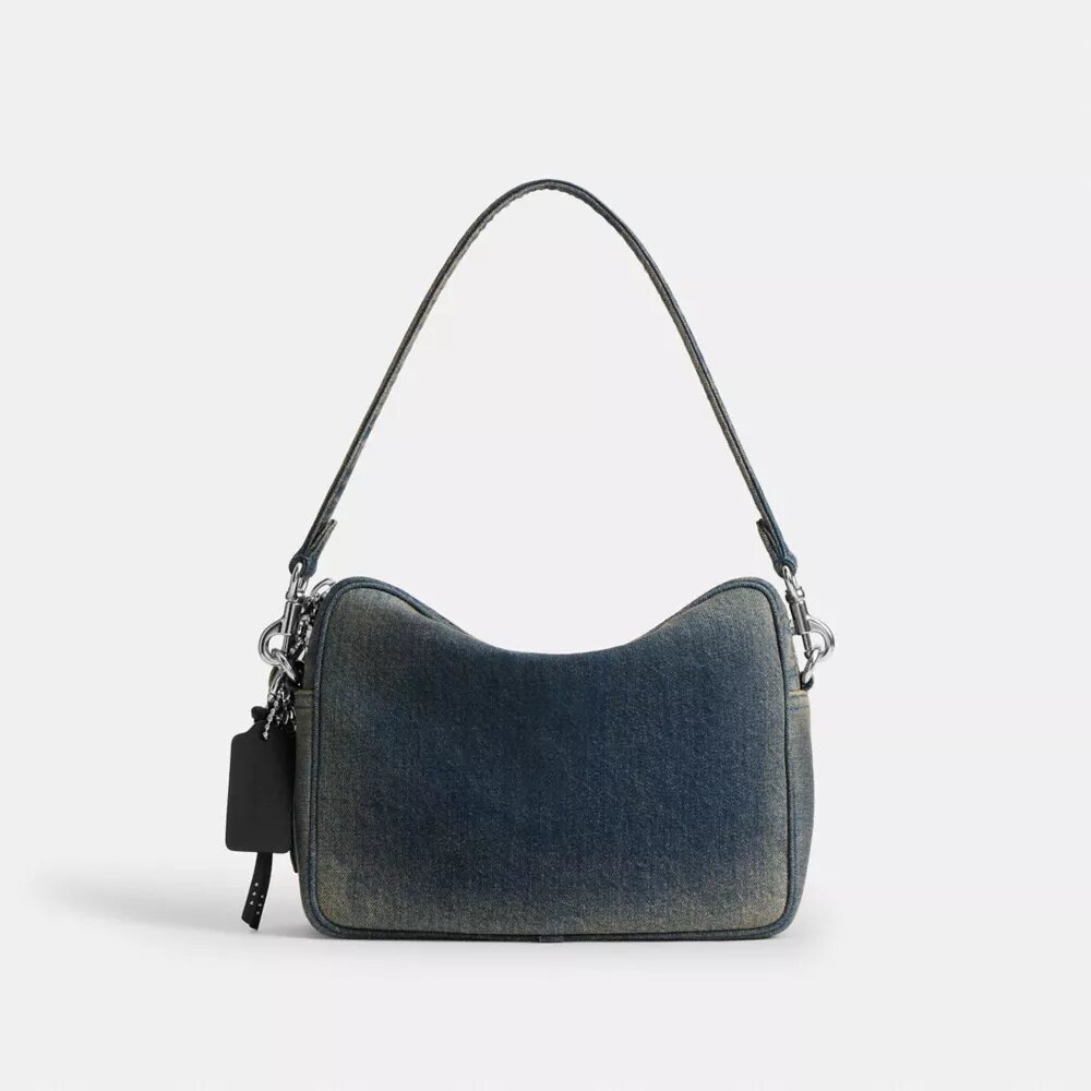 Geantă crossbody Dakota din denim de bumbac regenerativ cu pandantive