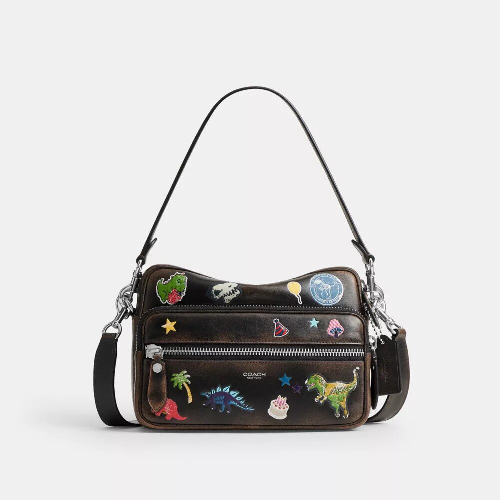 Geantă crossbody Dakota „Rexy 10Th Birthday” din piele uzată, cu imprimeu de autocolante
