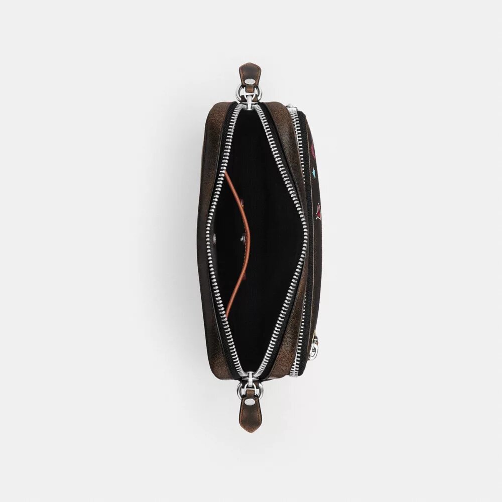 Geantă crossbody Dakota „Rexy 10Th Birthday” din piele uzată, cu imprimeu de autocolante
