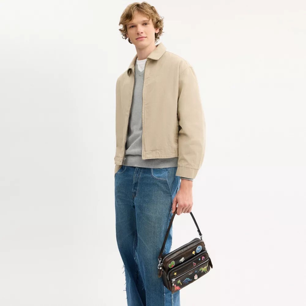 Geantă crossbody Dakota „Rexy 10Th Birthday” din piele uzată, cu imprimeu de autocolante