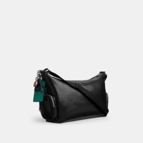 Geantă crossbody Finn cu buzunare și pandantive