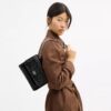 Geantă crossbody Klare din piele semnătură