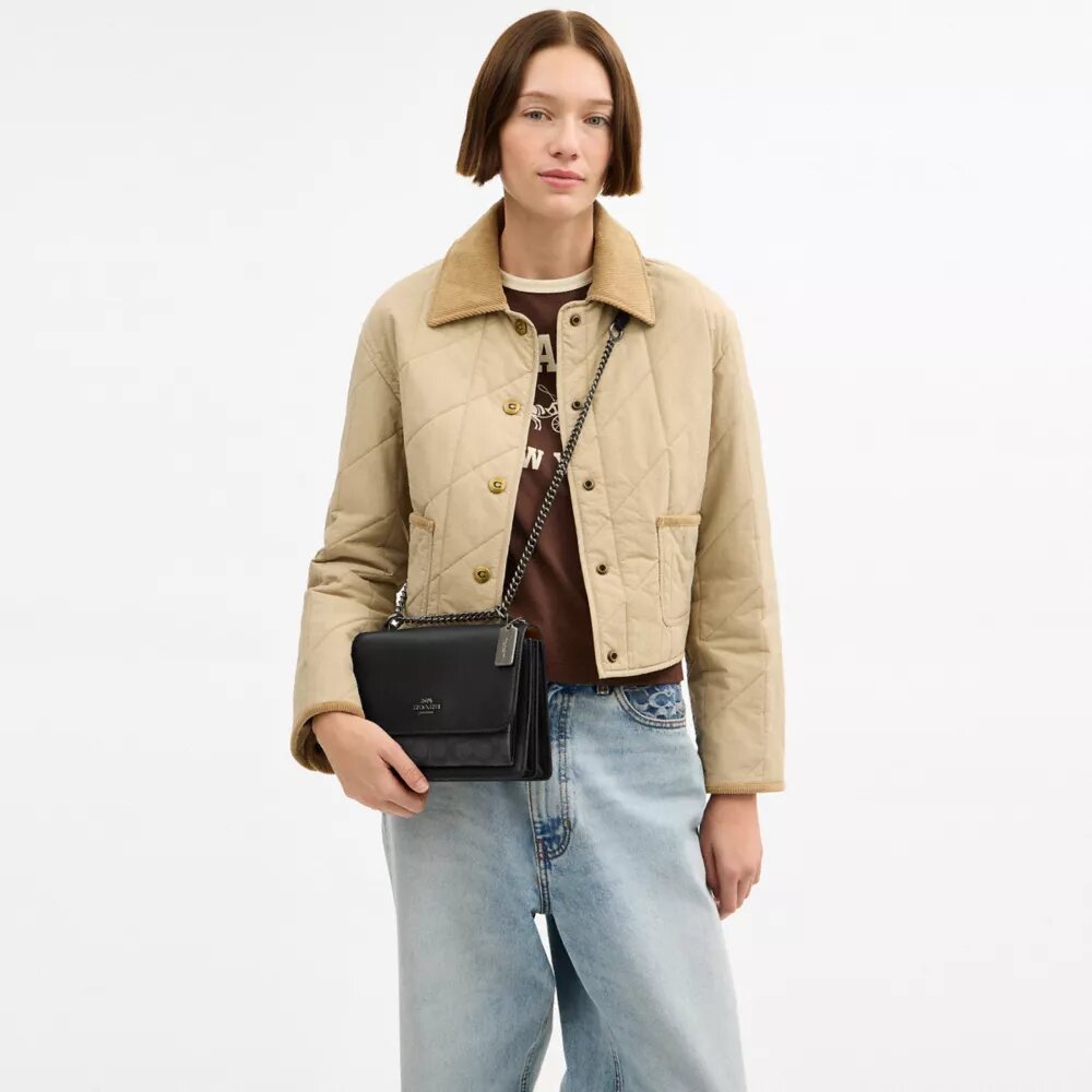Geantă crossbody Klare din Signature Canvas