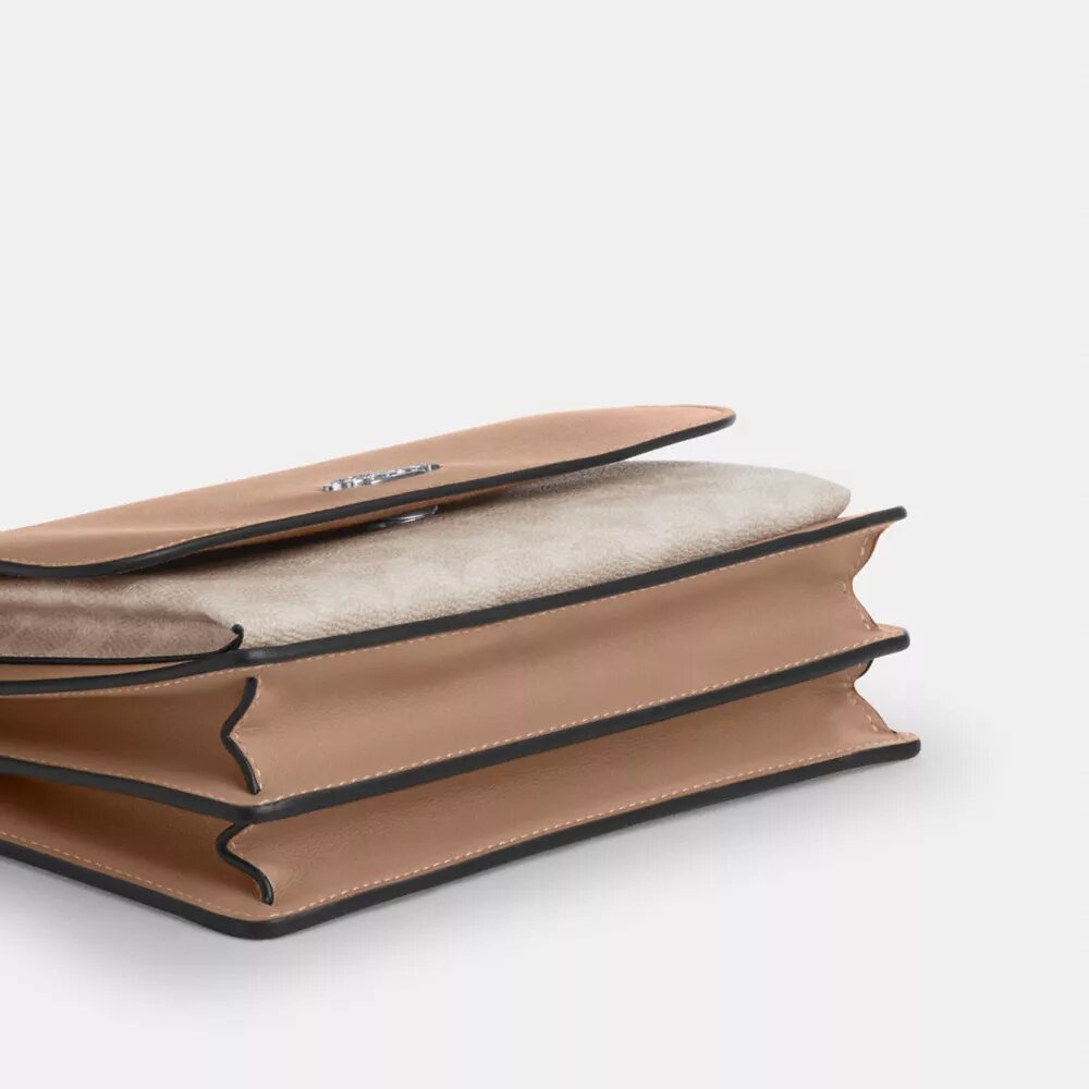Geantă crossbody Klare din Signature Canvas
