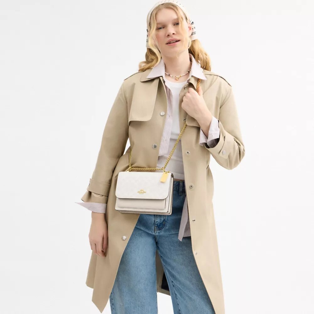 Geantă crossbody Klare din Signature Canvas