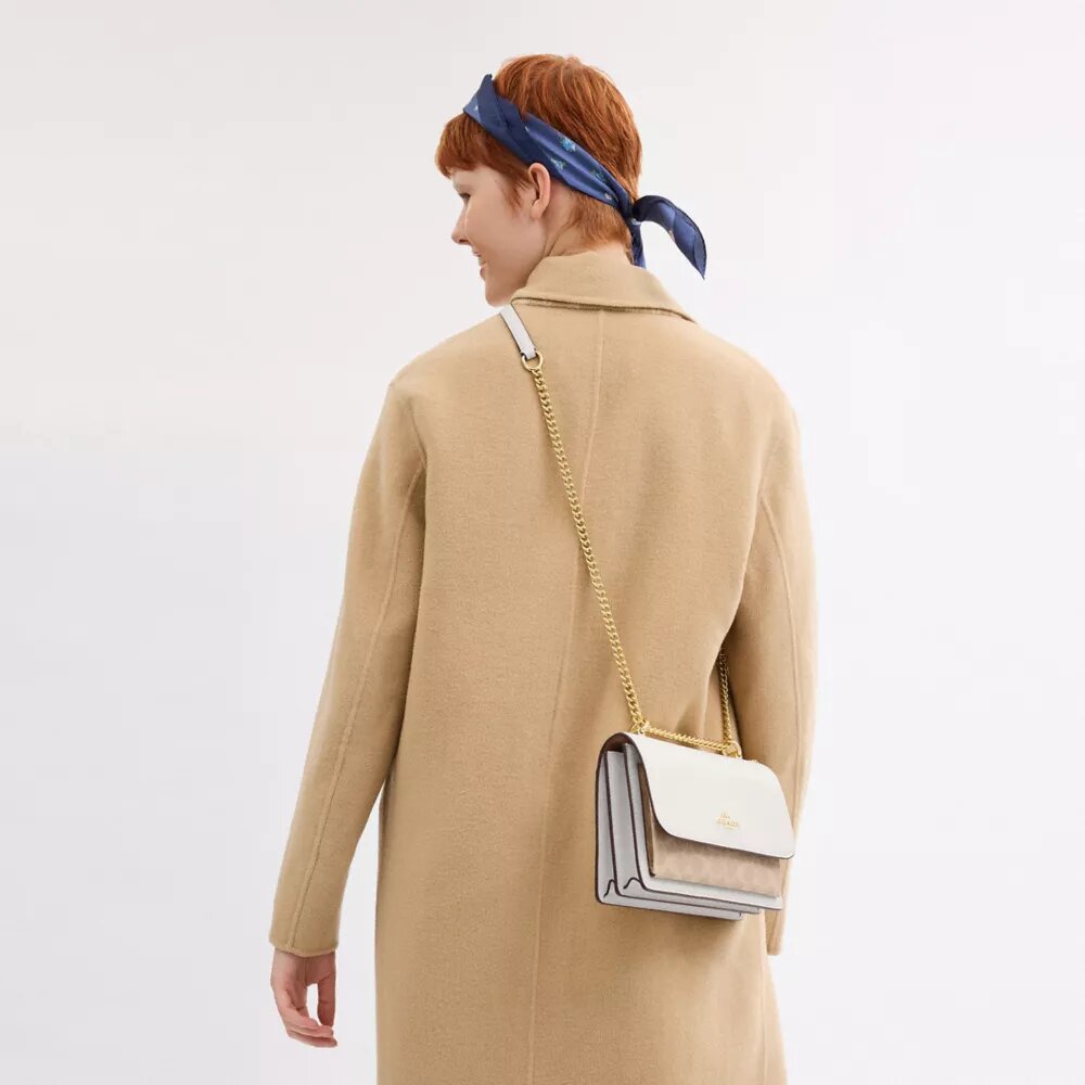 Geantă crossbody Klare din Signature Canvas