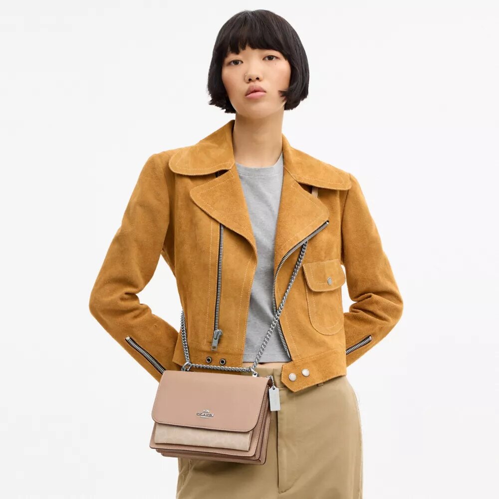 Geantă crossbody Klare din Signature Canvas