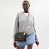 Geantă crossbody Klare din Signature Canvas