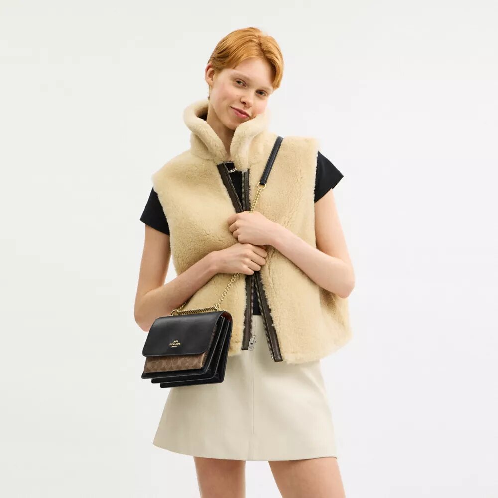 Geantă crossbody Klare din Signature Canvas