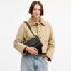 Geantă crossbody Klare din Signature Canvas