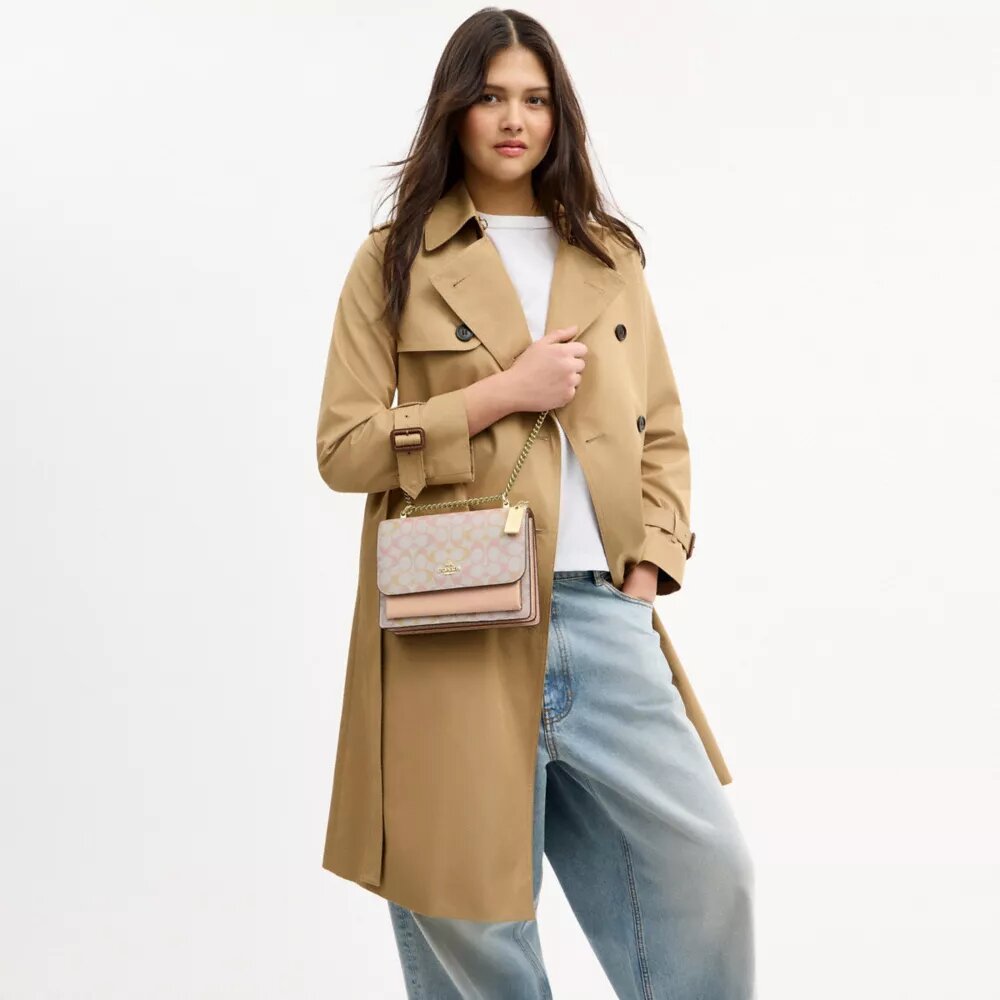 Geantă crossbody Klare din Signature Canvas