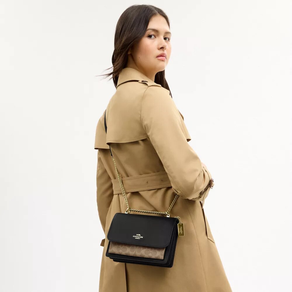 Geantă crossbody Klare din Signature Canvas