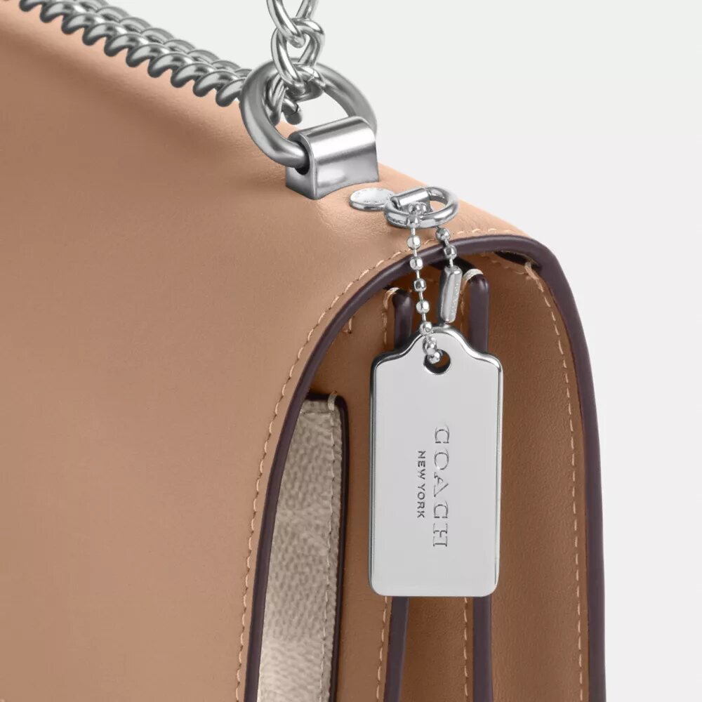 Geantă crossbody Klare din Signature Canvas