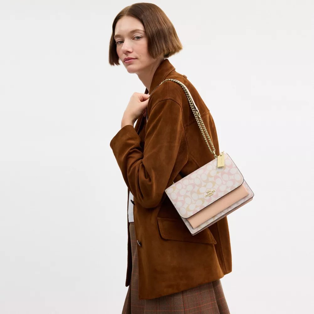 Geantă crossbody Klare din Signature Canvas