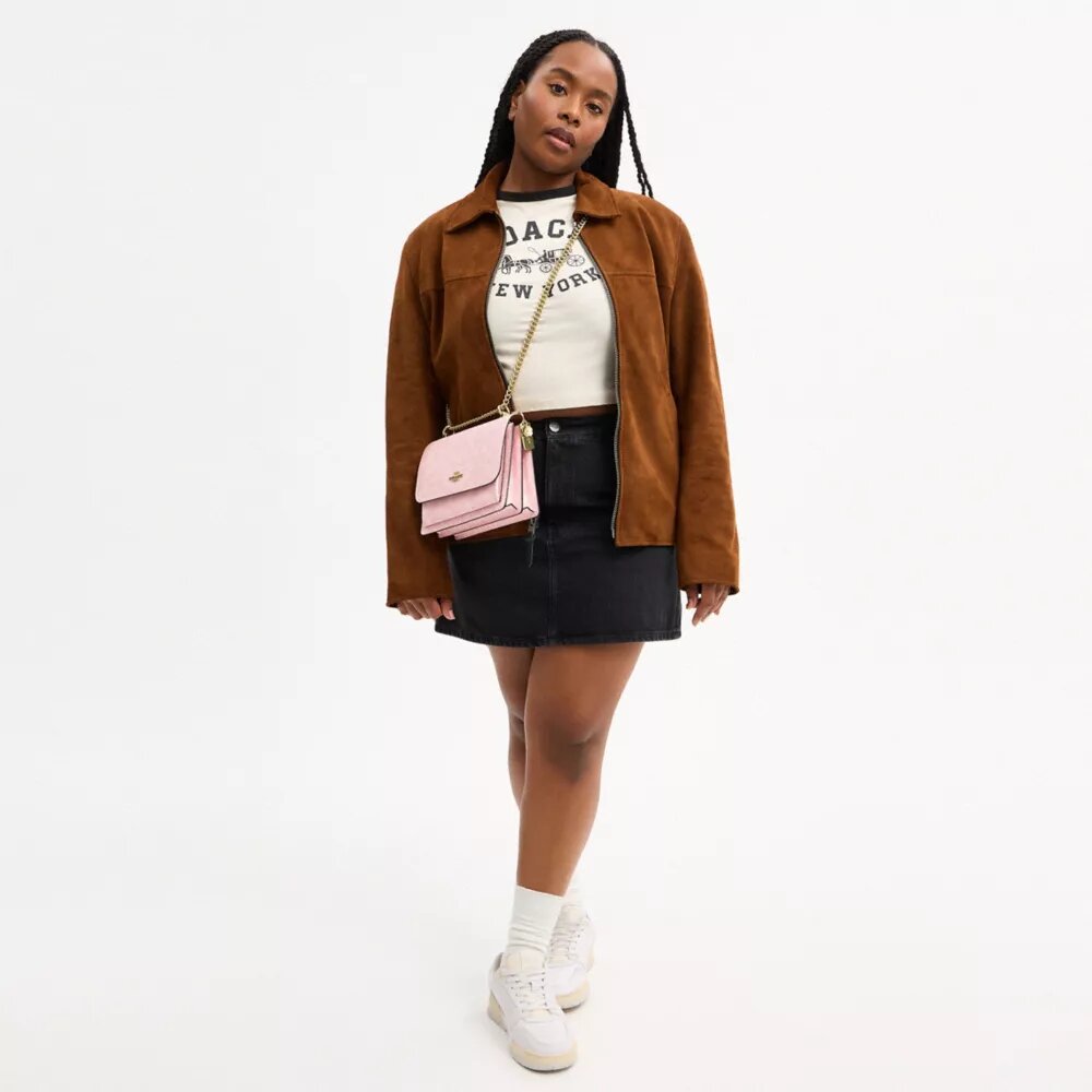 Geantă crossbody Klare din Signature Canvas cu pandantive