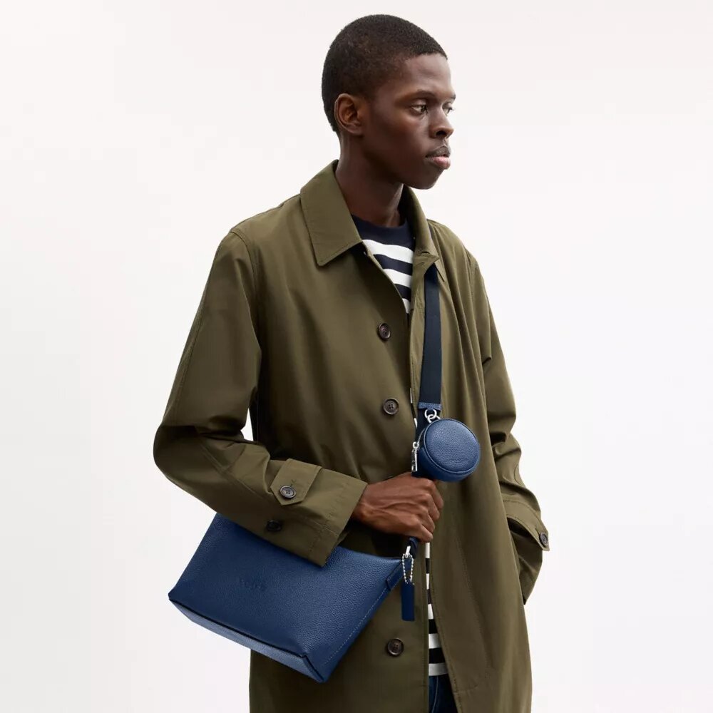 Geantă crossbody mică model Finn cu portfardură