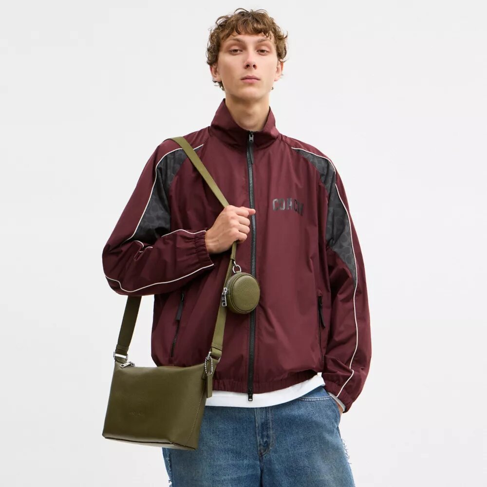Geantă crossbody mică model Finn cu portfardură