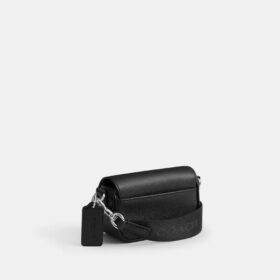 Geantă crossbody, purtată pe umăr