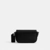 Geantă crossbody, purtată pe umăr