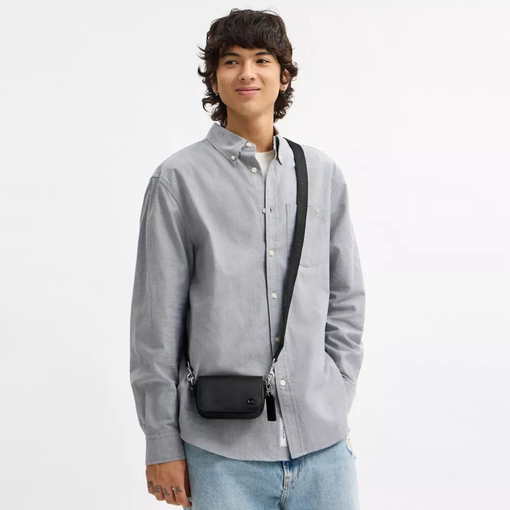 Geantă crossbody, purtată pe umăr