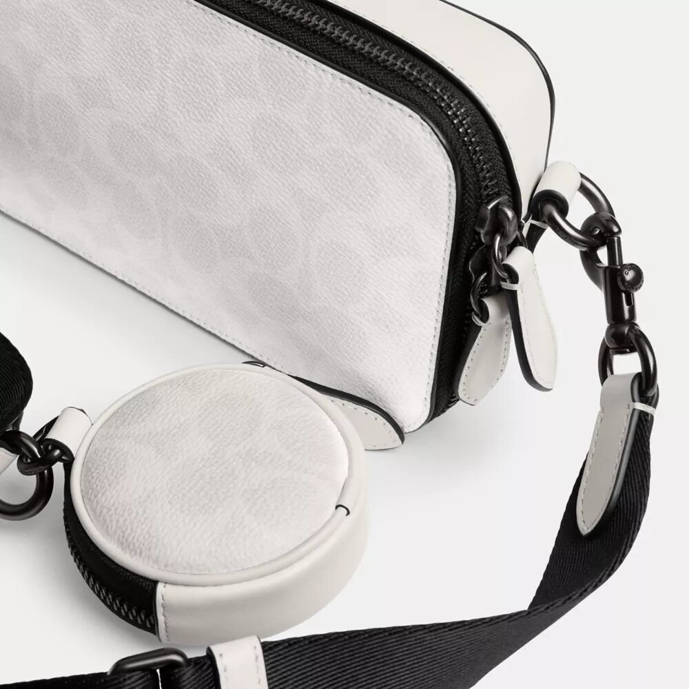 Geantă crossbody subțire Charter din Signature Canvas