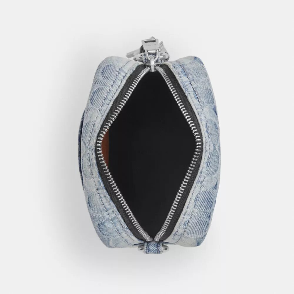 Geantă de umăr Tristan 14 din denim „Loved Signature” cu pandantive