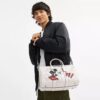Geantă Disney X Coach Compass 35 cu Mickey Mouse