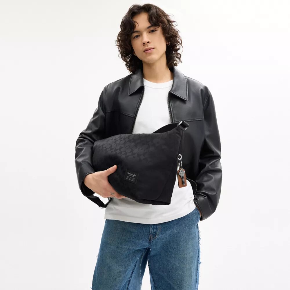 Geantă Leo Crossbody din nailon semnătura
