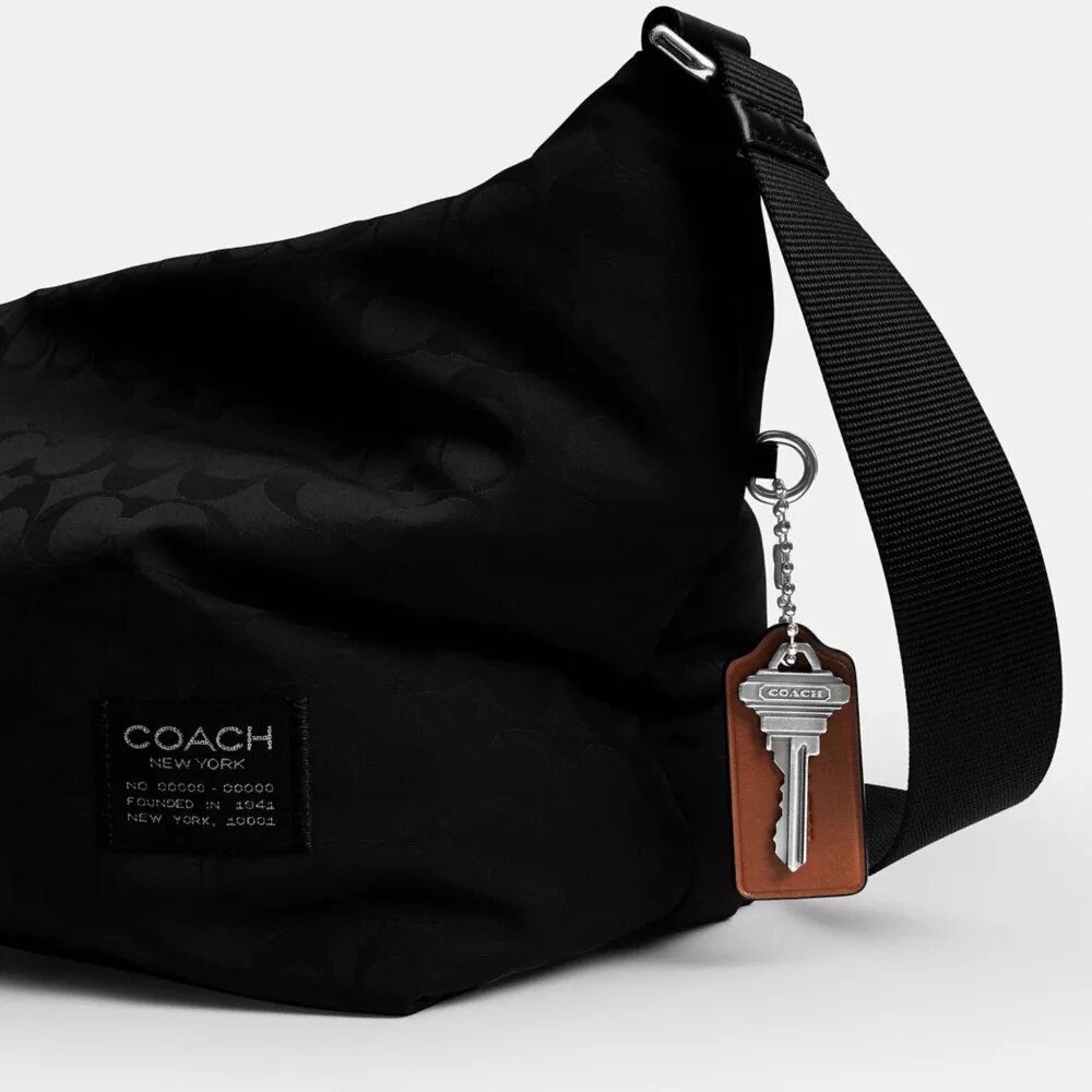 Geantă Leo Crossbody din nailon semnătura