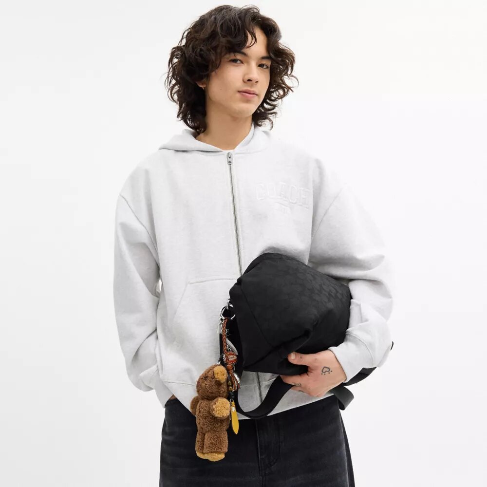 Geantă Leo Crossbody din nailon semnătura cu pandantive