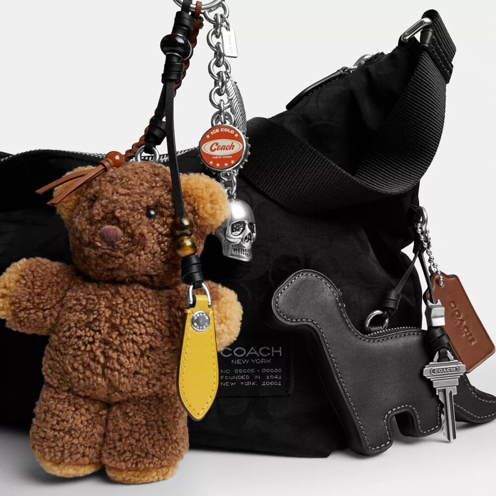 Geantă Leo Crossbody din nailon semnătura cu pandantive