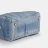 Geantă mare de umăr Rowan din denim uzat, cu pandantive pentru genți