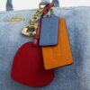 Geantă mare de umăr Rowan din denim uzat, cu pandantive pentru genți