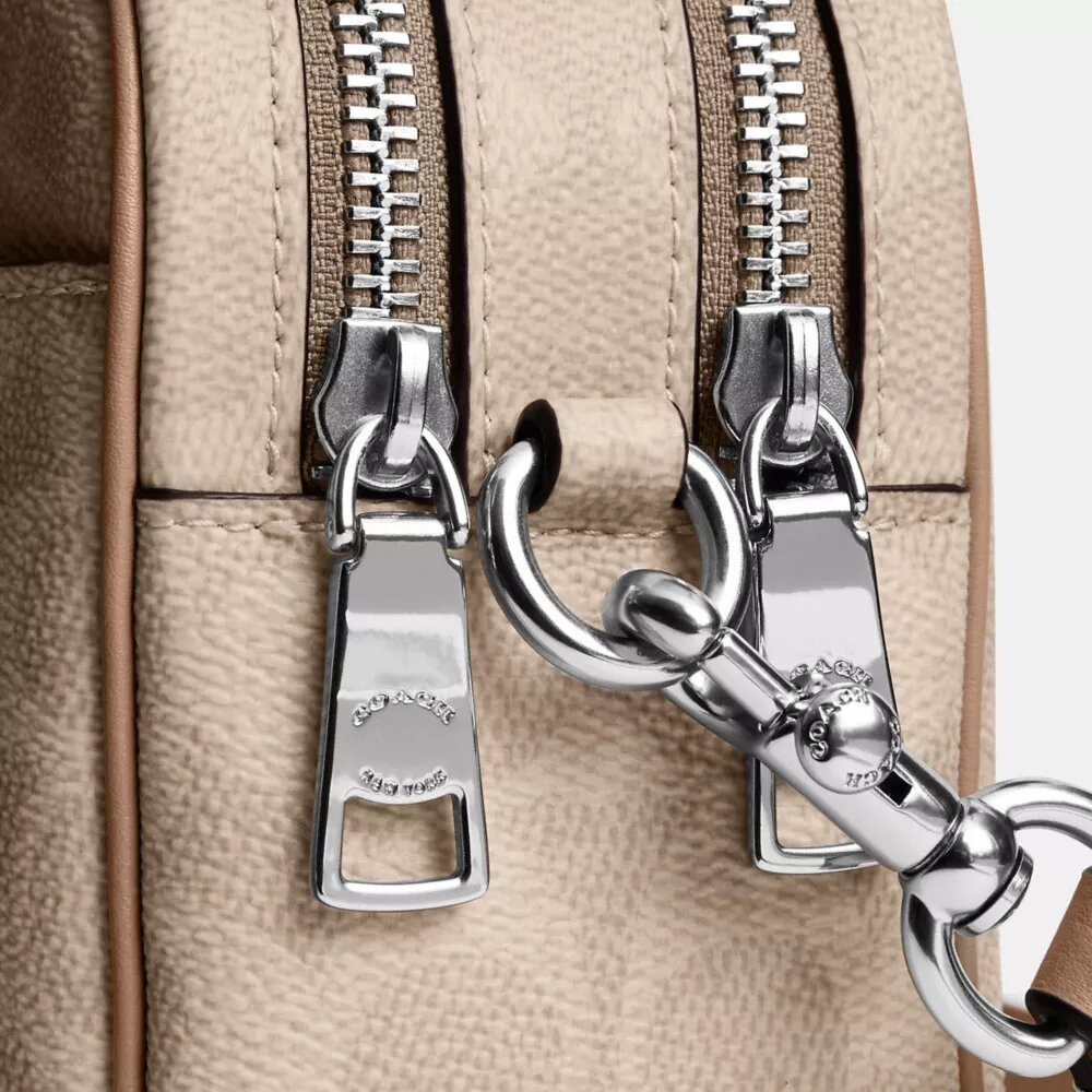 Geantă mini Carey crossbody din Signature Canvas