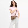 Geantă mini Carey crossbody din Signature Canvas