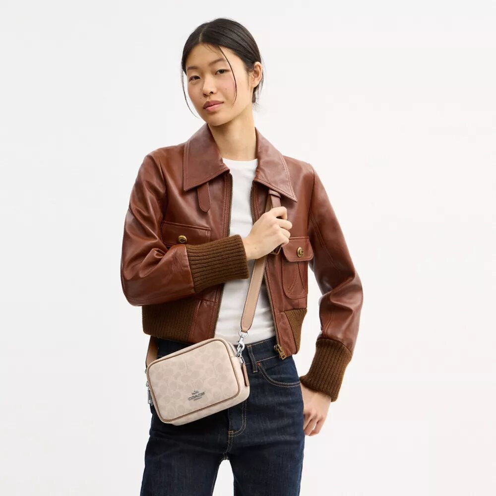 Geantă mini Carey crossbody din Signature Canvas