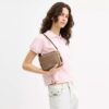 Geantă mini Carey crossbody din Signature Canvas
